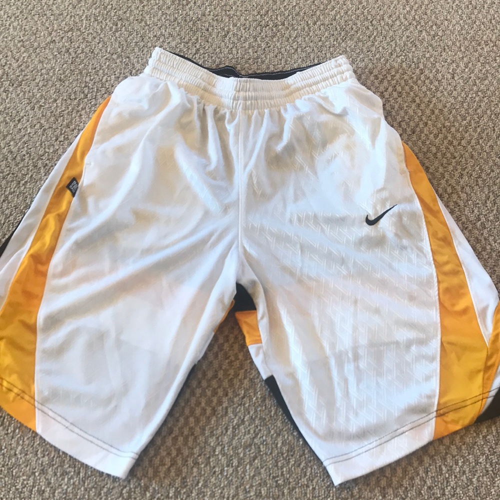 Mike Basketball Shorts (S)